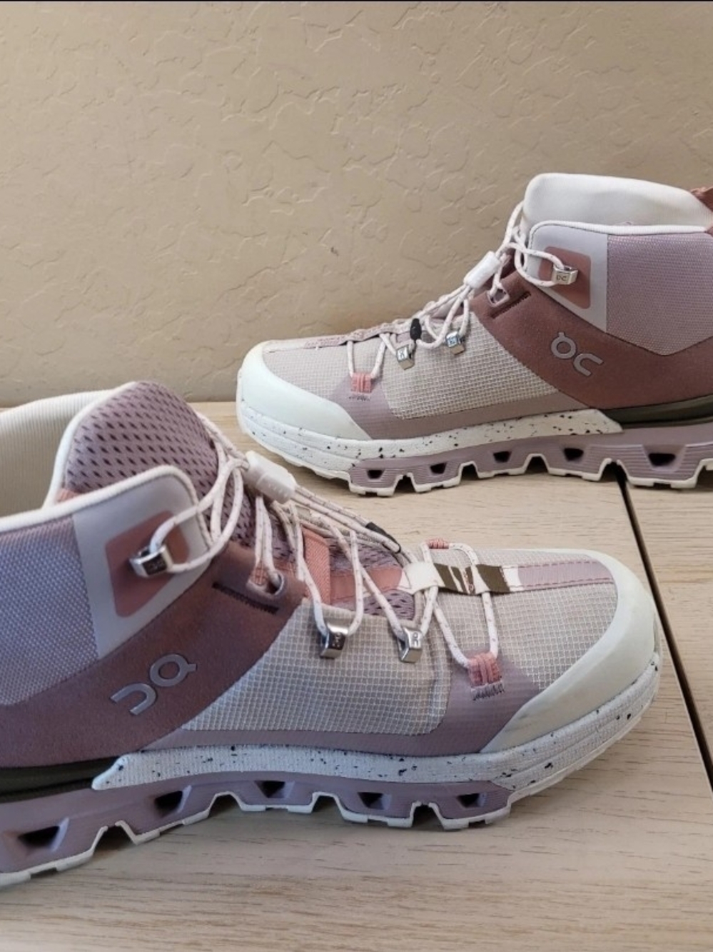 On Clouds Cloudtrax Hiking Boot Shoe Sneakers Rose Ivory 53.99054 Women’s Size 8 - Picture 4 of 10